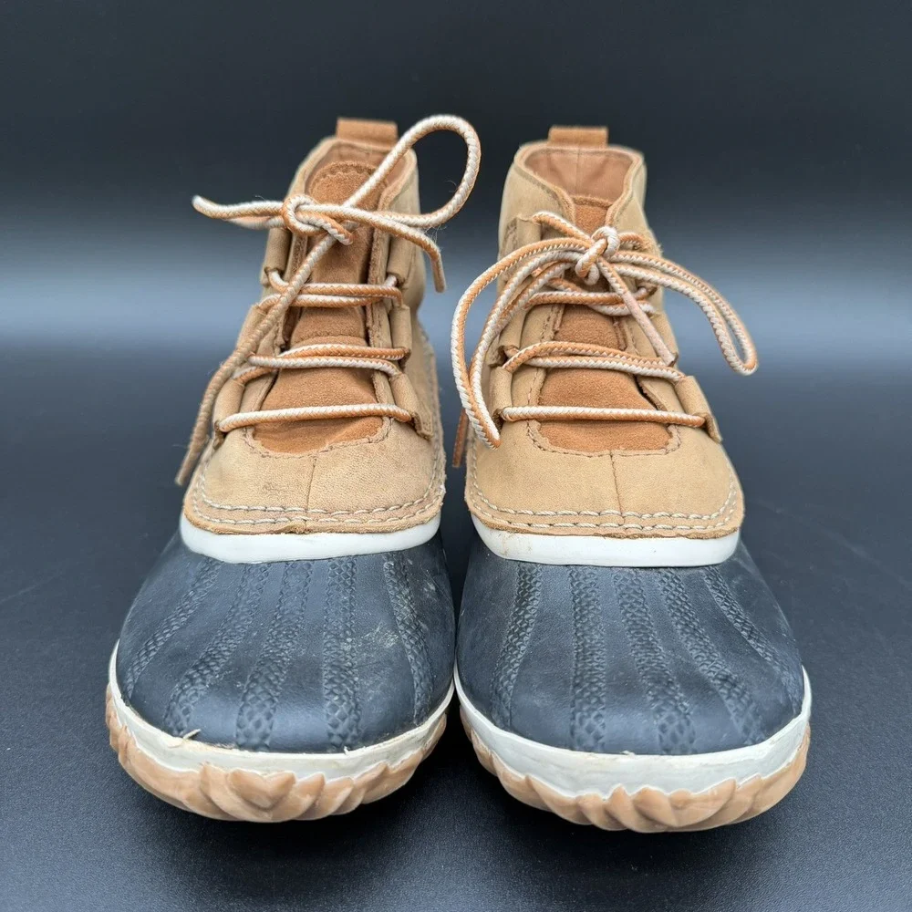 SOREL Out N' About Duck Boots Youth Boy/Girl Sz 4 Waterproof Lace-Up - Tan/Black